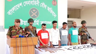 কুষ্টিয়ায় ৩ সহযোগীসহ শীর্ষ সন্ত্রাসী লিপটন গ্রেপ্তার