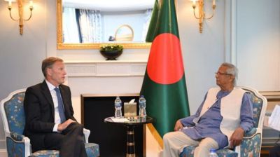 প্রধান উপদেষ্টার সঙ্গে এয়ারবাসের এক্সিকিউটিভ ভাইস প্রেসিডেন্টের সাক্ষাৎ