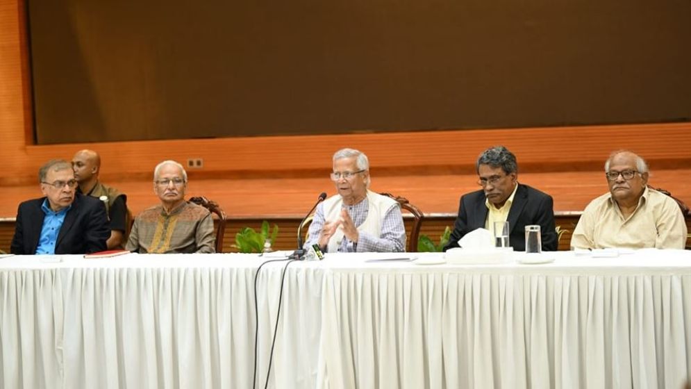 রাজনৈতিক দলগুলোর সঙ্গে প্রধান উপদেষ্টার বৈঠক শুরু
