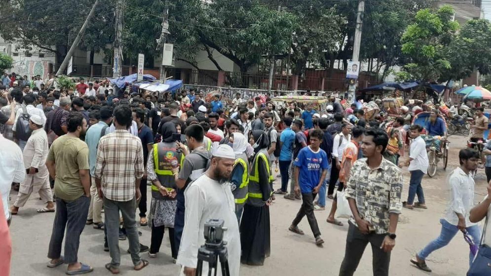 আন্দোলনের মুখে শিক্ষার্থীদের স্থায়ী বহিষ্কারাদেশ প্রত্যাহার