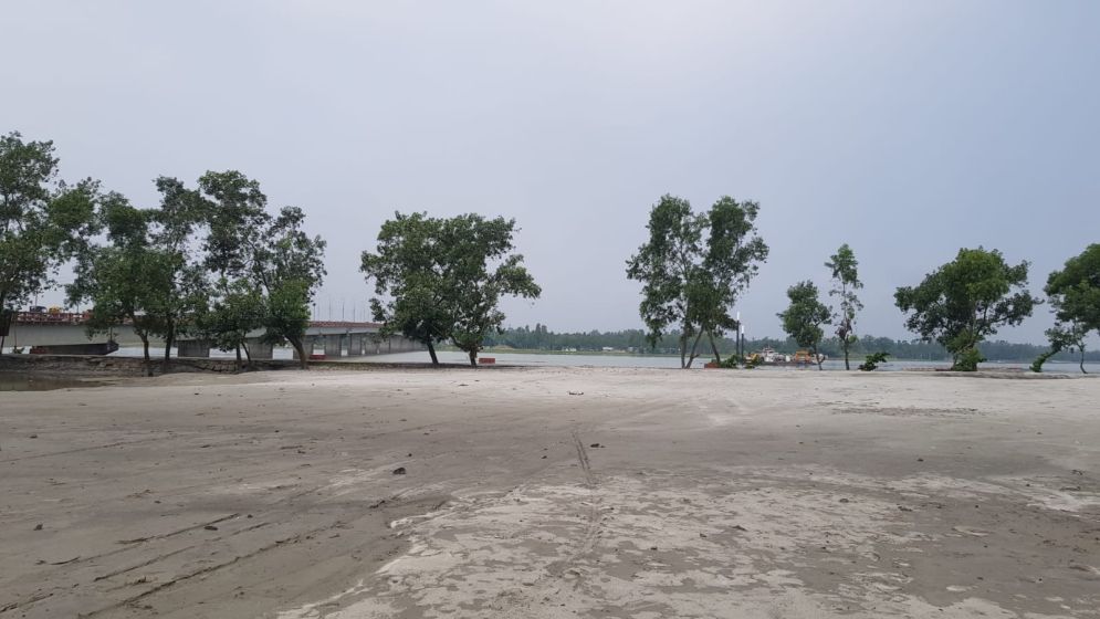 ধরলাপাড়ে রাষ্ট্রীয় খরচে ডিসি পার্ক, সমালোচনা