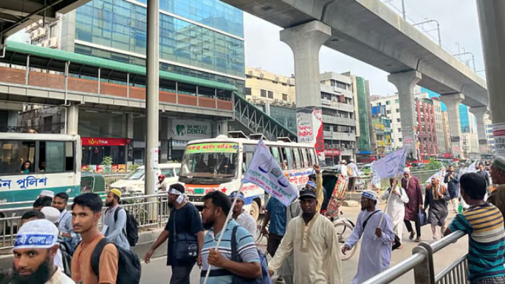 জামায়াতের ‘জাতীয় সমাবেশ’: সারা দেশ থেকে সোহ্রাওয়ার্দীতে জড়ে হচ্ছেন নেতা-কর্মীরা