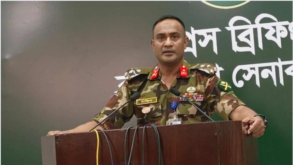 সেনা হেফাজতে মেজর সাদিক
