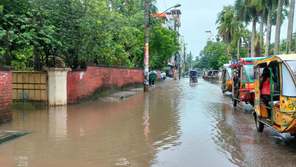 দক্ষিণাঞ্চলের সব নদীর পানি বিপৎসীমার ওপরে