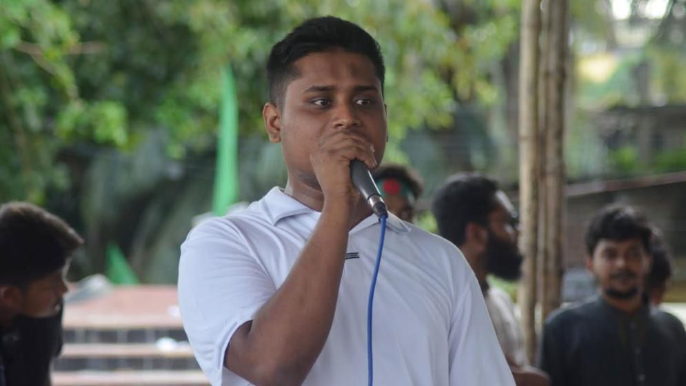ড. ইউনূসের স্বজনপ্রীতির সবচেয়ে বড় উদাহরণ স্বাস্থ্য উপদেষ্টা: হাসনাত আবদুল্লাহ