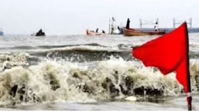 চার বন্দরে তিন নম্বর সতর্ক সংকেত