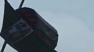 রাতের আঁধারে বাঁশের সঙ্গে নৌকা ঝুলিয়ে সকালে গ্রেপ্তার আ.লীগ কর্মী