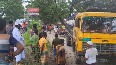 সিরাজগঞ্জে ট্রাকচাপায় বাবা-ছেলে নিহত