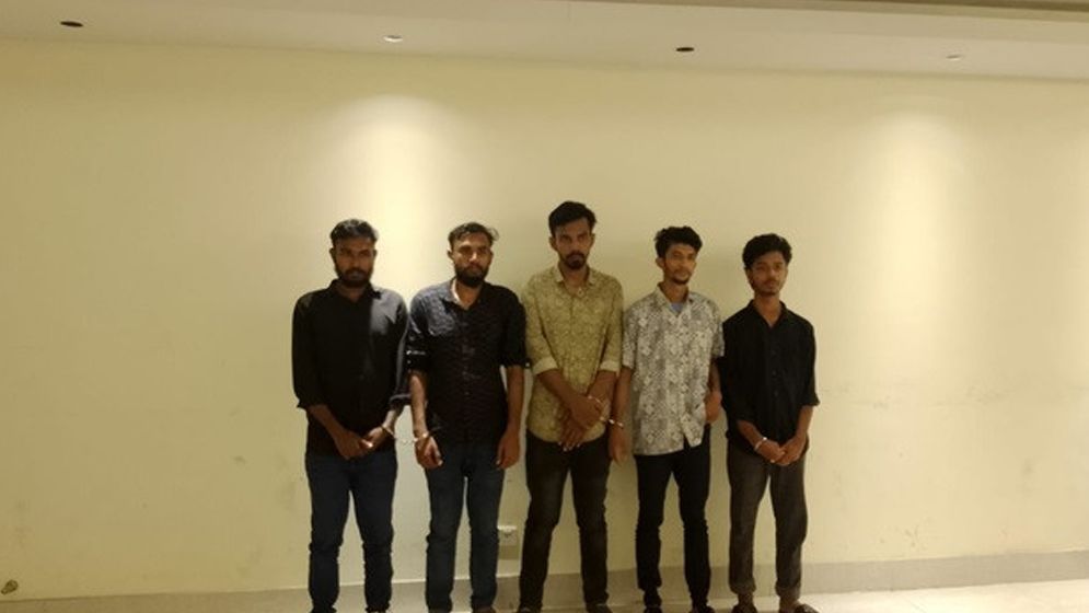 গুলশানে চাঁদাবাজির সময় সমন্বয়কসহ আটক ৫