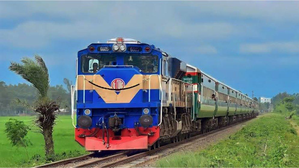 ৫ অগাস্ট ঢাকায় লোক আনতে ৮ জোড়া ট্রেন ভাড়া করছে সরকার