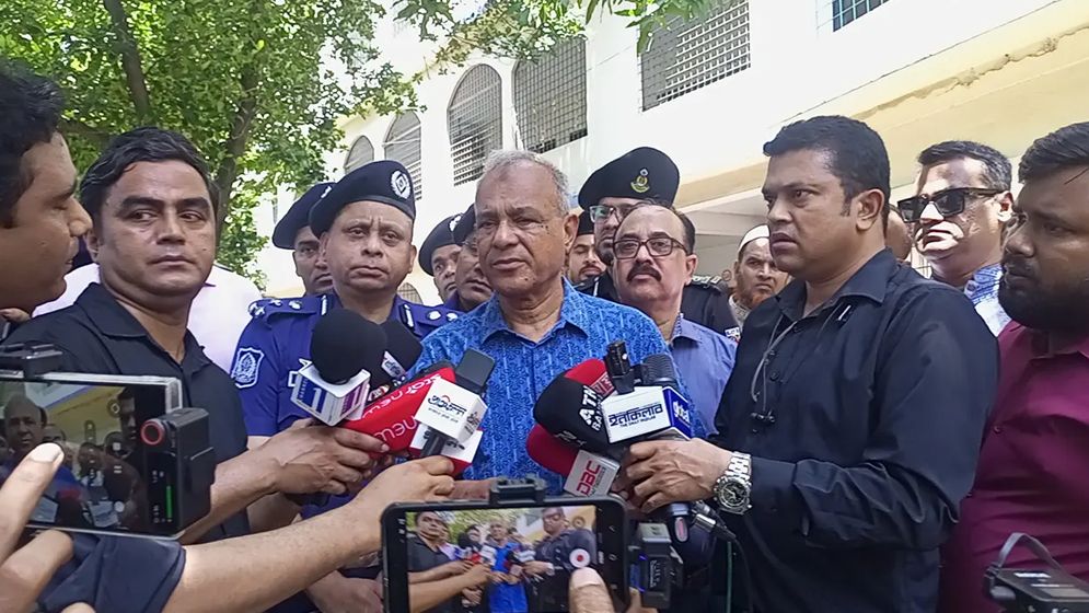 ক্যাম্পে হামলার ঘটনায় দ্রুতই ব্যবস্থা নেবে যৌথ বাহিনী: স্বরাষ্ট্র উপদেষ্টা