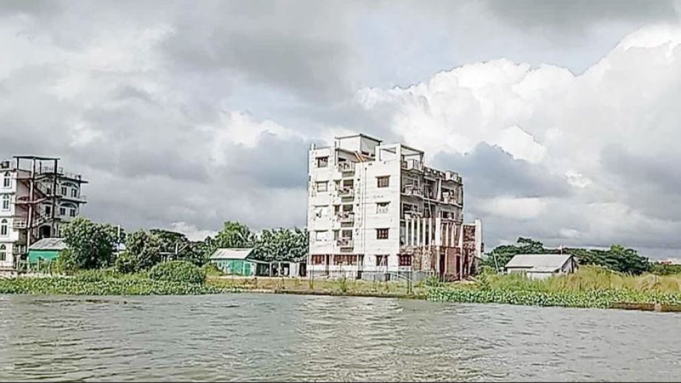 গজারিয়ায় পুলিশ ক্যাম্পে নৌ ডাকাতদের হামলা