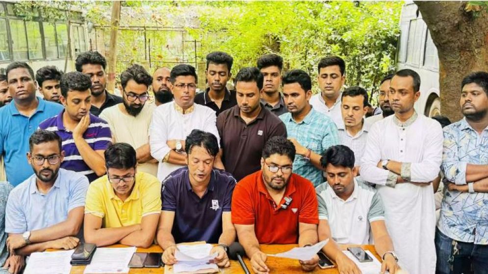 ৫ দফা দাবিতে উপাচার্য বরাবর জবি ছাত্রদলের স্মারকলিপি