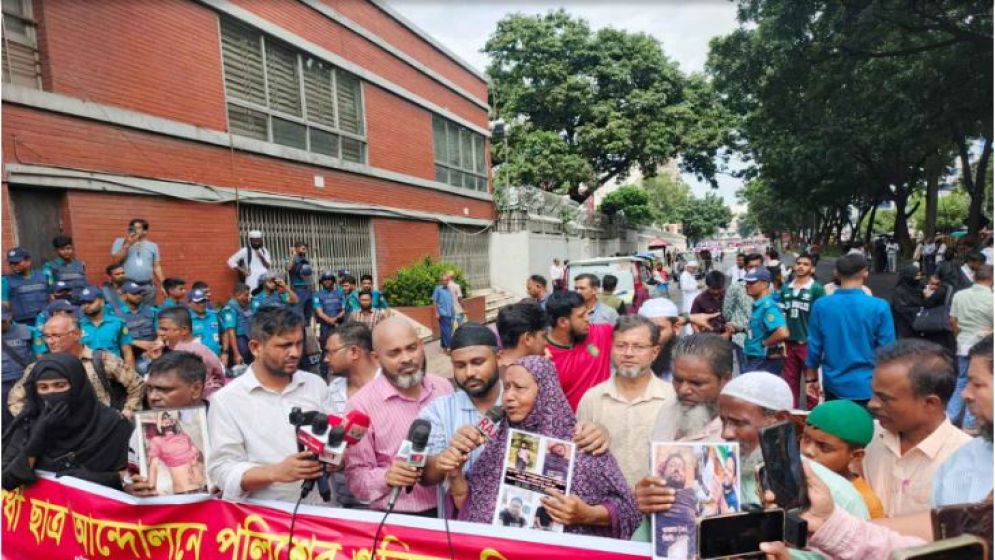 আইন উপদেষ্টার পদত্যাগের দাবিতে জুলাই শহীদ পরিবার ও আহতদের