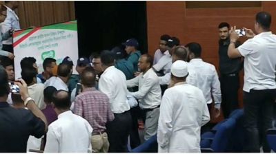 ইসির শুনানিতে দুই পক্ষের মারামারি