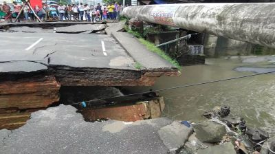 চট্টগ্রামে টানা বৃষ্টিতে কালভার্ট ধস, দুর্ভোগ