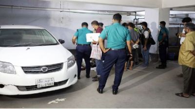 হাসপাতালে পার্কিং করা প্রাইভেট কার থেকে দুজনের মরদেহ উদ্ধার