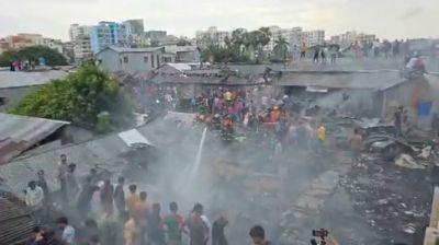 মহাখালীর সাততলা বস্তিতে আগুন