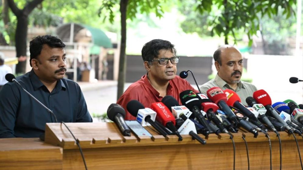 রবিবার বিএনপিসহ অন্যান্য রাজনৈতিক দলের সঙ্গে বৈঠকে বসবেন প্রধান উপদেষ্টা
