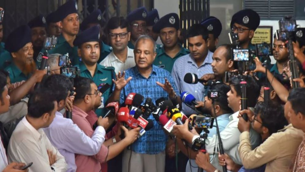 মিডিয়া সত্য প্রচার করার কারণেই দেশ এগিয়ে যাচ্ছে: স্বরাষ্ট্র উপদেষ্টা
