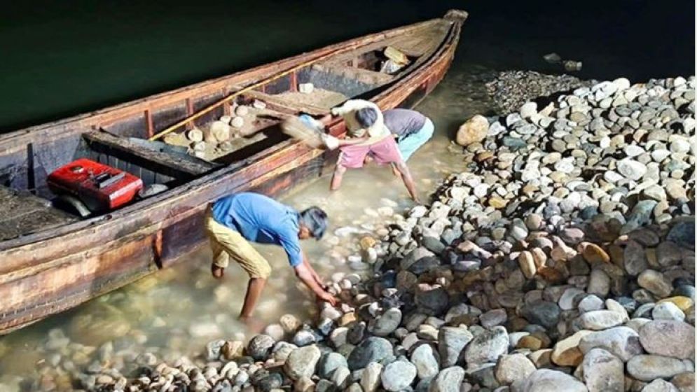 সাদাপাথর লুটকারীদের তালিকা চেয়েছেন হাইকোর্ট