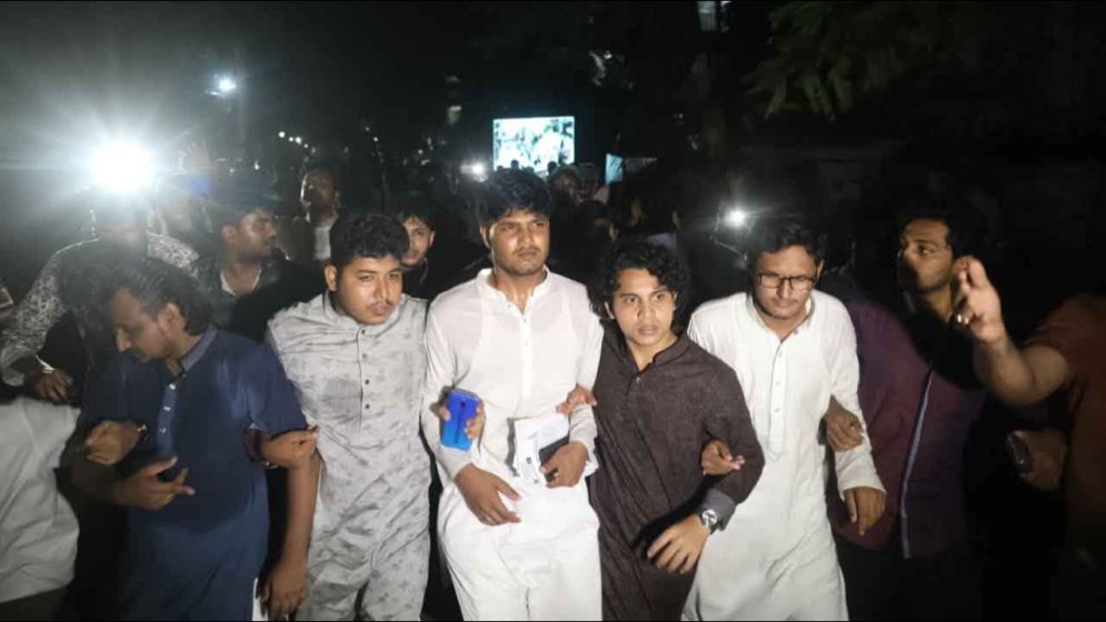 ভোট চুরির অভিযোগে ঢাবিতে ছাত্রদলের বিক্ষোভ মিছিল