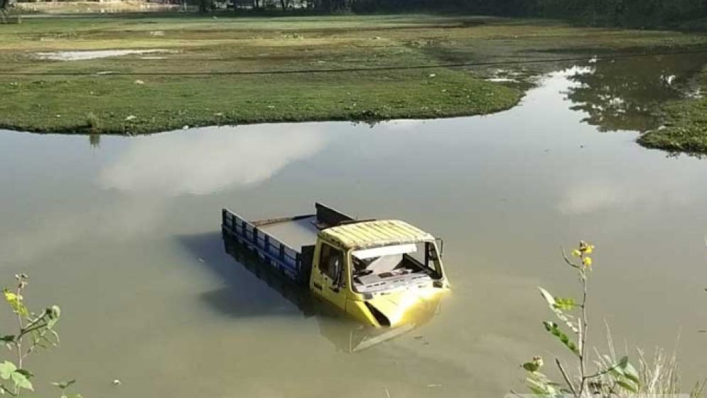 ট্রাক-অটোরিকশার সংঘর্ষে মা-মেয়েসহ তিনজনের প্রাণ গেল