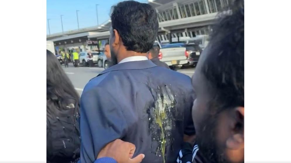 এনসিপি নেতা আখতারকে ডিম ছুড়ল আওয়ামী লীগের নেতা–কর্মীরা
