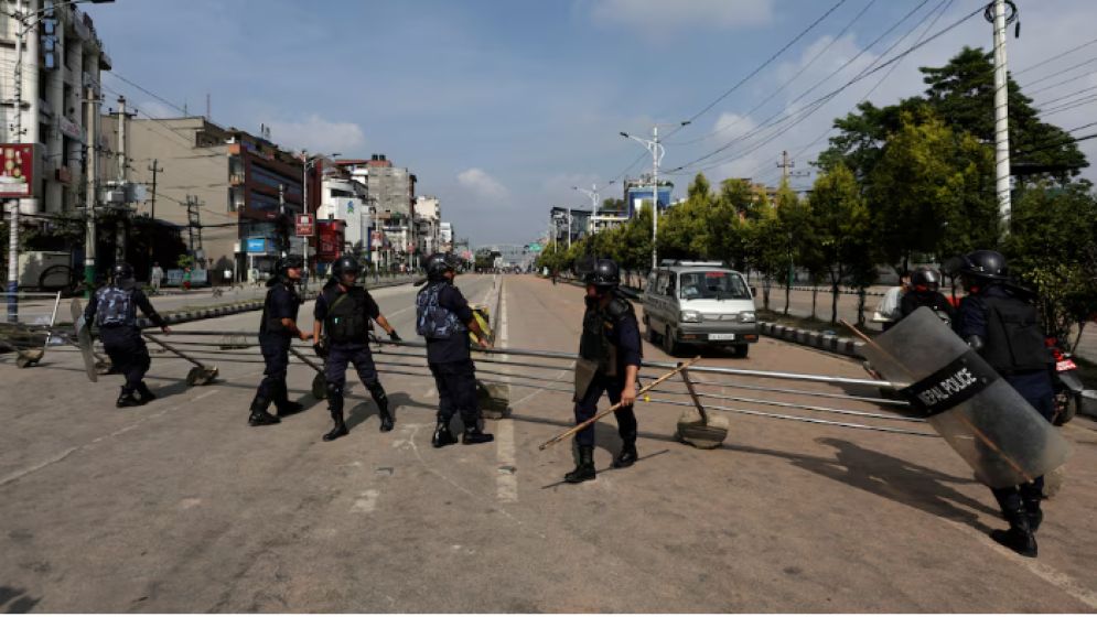 নেপালে বিক্ষোভে ১৯ নিহত, সোশ্যাল মিডিয়া খুলেছে, কারফিউ জারি