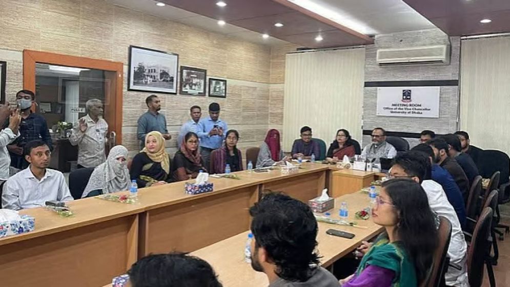 ডাকসুর প্রথম কার্যনির্বাহী সভায় সিনেটে পাঁচজন ছাত্র প্রতিনিধি ঠিক হলো