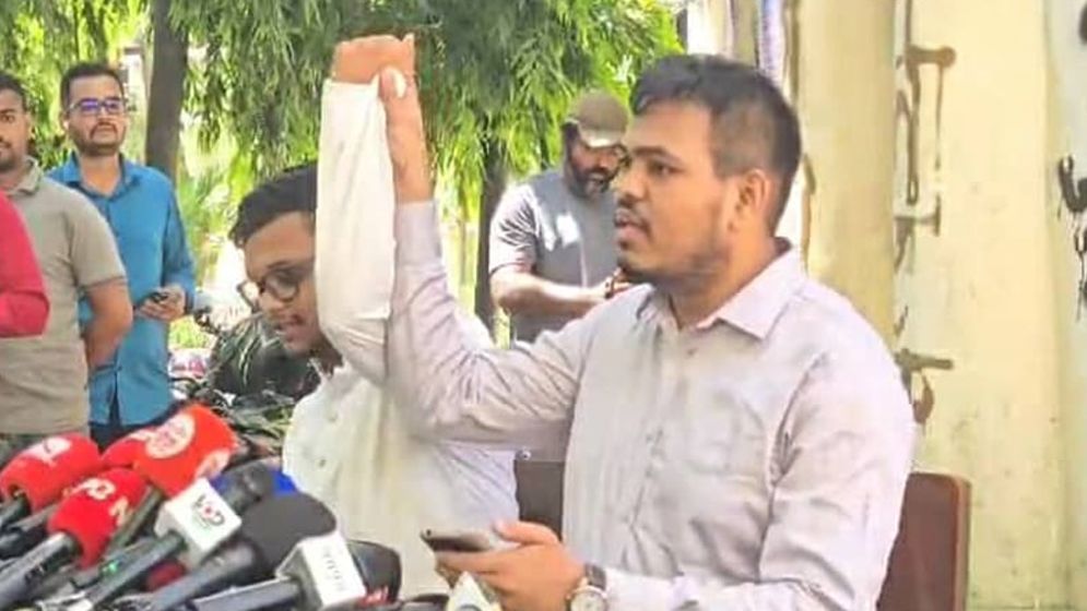 ডাকসুতে বাকেরকে সমর্থন জানিয়ে সরে গেলেন মাহিন