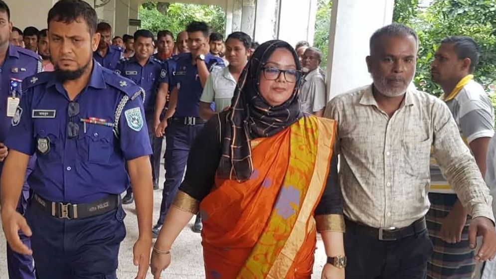 সাংবাদিক আরিফকে নির্যাতন: ডিসি সুলতানা চাকরি থেকে বরখাস্ত