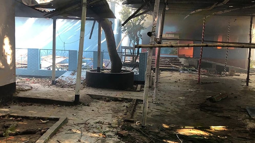 রাজবাড়ীতে নুরাল পাগলার দরবারে হামলা, কবর থেকে লাশ তুলে পিটিয়ে-পুড়িয়ে উল্লাস