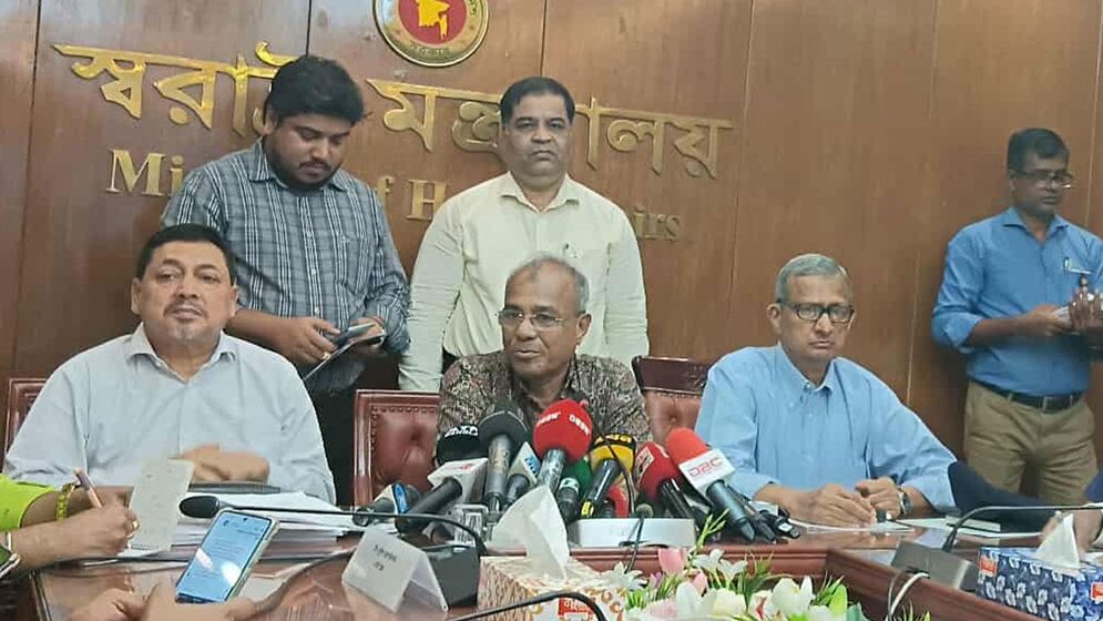 এবছর আরও শান্তিপূর্ণভাবে পূজা উদযাপিত হবে: স্বরাষ্ট্র উপদেষ্টা
