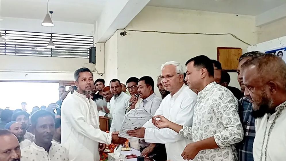 দিনাজপুরে জামায়াত নেতাসহ তিন ইউপি সদস্যের বিএনপিতে যোগদান