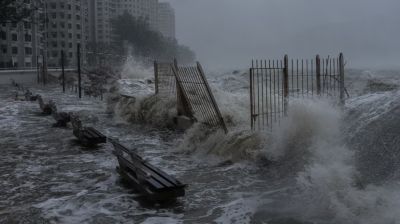 সুপার টাইফুন রাগাসার তাণ্ডবে তাইওয়ানে ১৪ জনের মৃত্যু, হংকং ও দক্ষিণ চীনে সতর্কতা