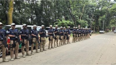 নারীদের ভোটকেন্দ্রে সাংবাদিক প্রবেশে বাধা