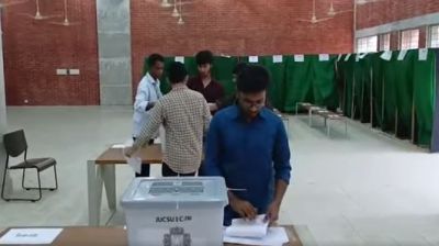 জীবনে প্রথম ভোট দিতে গিয়ে দেখেন, ভোট দেওয়া হয়ে গেছে