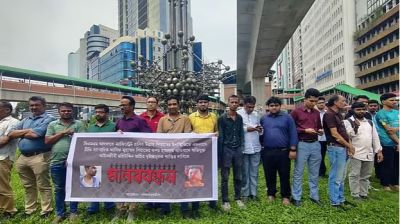 গণমাধ্যমকর্মীদের প্রতিবাদ, আইনজীবীকে বহিষ্কারের দাবি