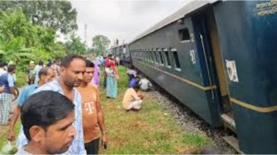 রংপুরে পদ্মরাগের ৬ বগি লাইনচ্যুত, ট্রেন চলাচল বন্ধ