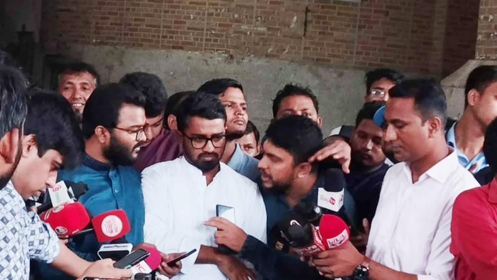 স্বরাষ্ট্র উপদেষ্টার পদত্যাগে ৪৮ ঘণ্টার আলটিমেটাম