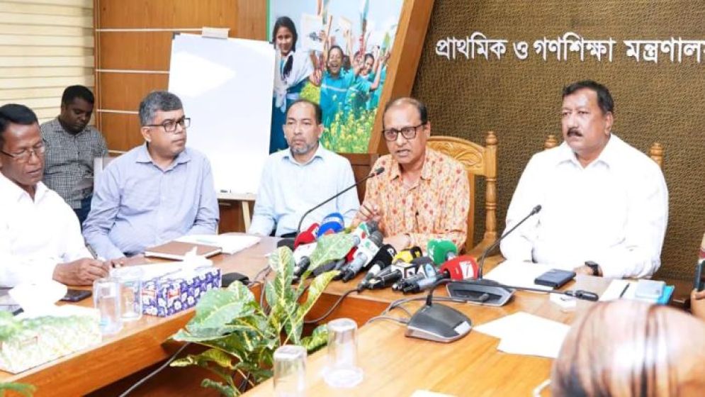 সাপ্তাহিক ছুটি দুদিনই, প্রাথমিকের অন্যান্য ছুটি কমবে: উপদেষ্টা