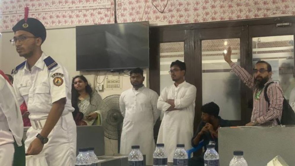 অনুমতি না থাকলেও সাদিক কায়েমসহ শিবির সমর্থিত ২ প্রার্থীর ভোট গণনার কক্ষে প্রবেশ