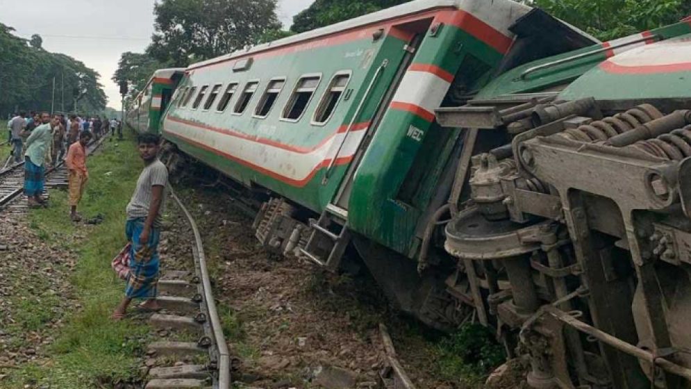 মোগলাবাজারে উদয়ন এক্সপ্রেস লাইনচ্যুত, সিলেটের সঙ্গে সারাদেশের রেলযোগ বন্ধ