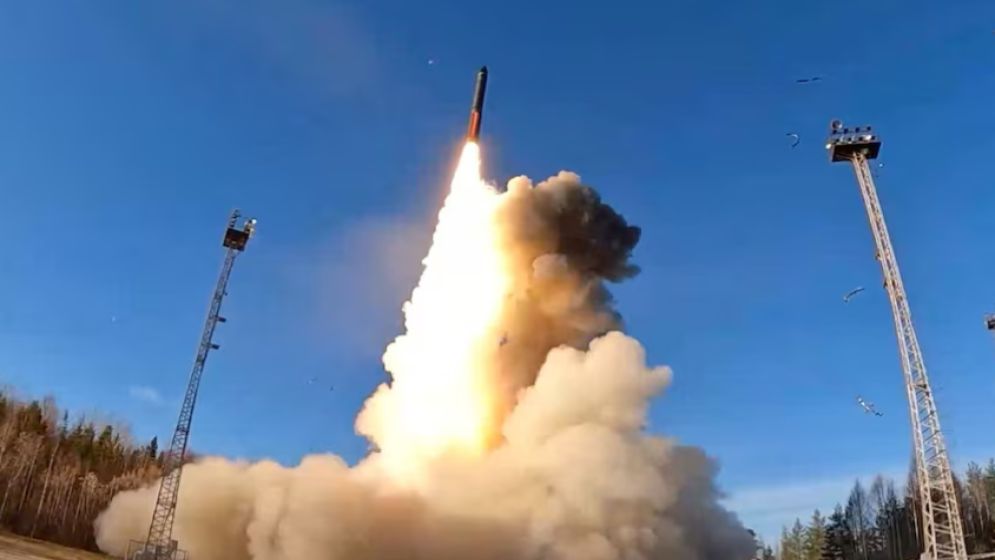 রুশ তেল কোম্পানির বিরুদ্ধে মার্কিন নিষেধাজ্ঞা, মস্কোর পারমাণবিক মহড়া
