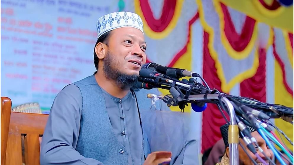 মসজিদে আমির হামজাকে রাজনৈতিক আলোচনা করতে নিষেধ করায় বিএনপি নেতাকে ‌'লাঞ্ছিত'