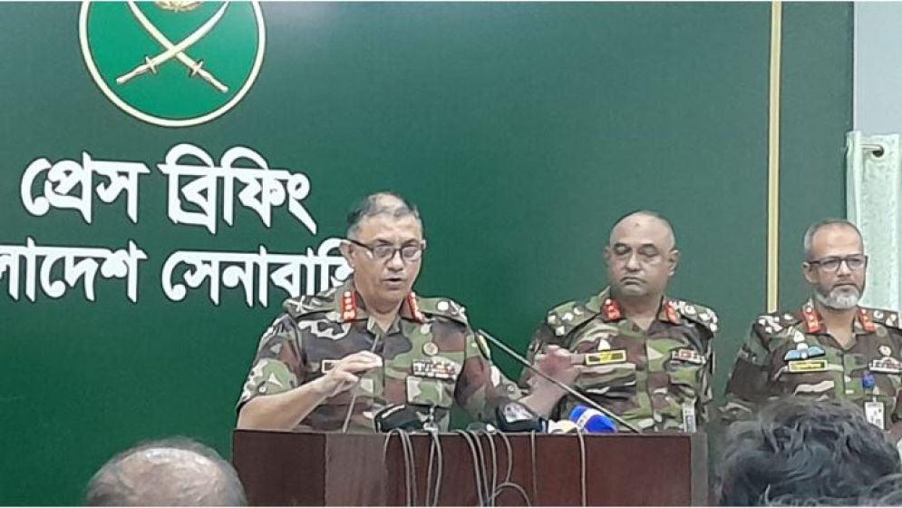 ট্রাইব্যুনালের গ্রেপ্তারি পরোয়ানাভুক্ত ১৫ সেনা কর্মকর্তা হেফাজতে: সেনাসদর