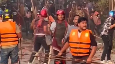 দুই গ্রুপের সংঘর্ষে ব্রাহ্মণবাড়িয়ায় নিহত ১, আহত ৫০, কয়েকটি বাড়িতে আগুন