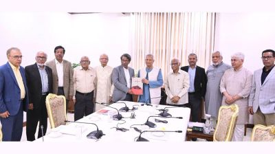 প্রধান উপদেষ্টার হাতে জুলাই সনদ বাস্তবায়নের সুপারিশ হস্তান্তর