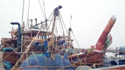 বাংলাদেশের জলসীমায় ট্রলারসহ আটক ১৪ ভারতীয় জেলে